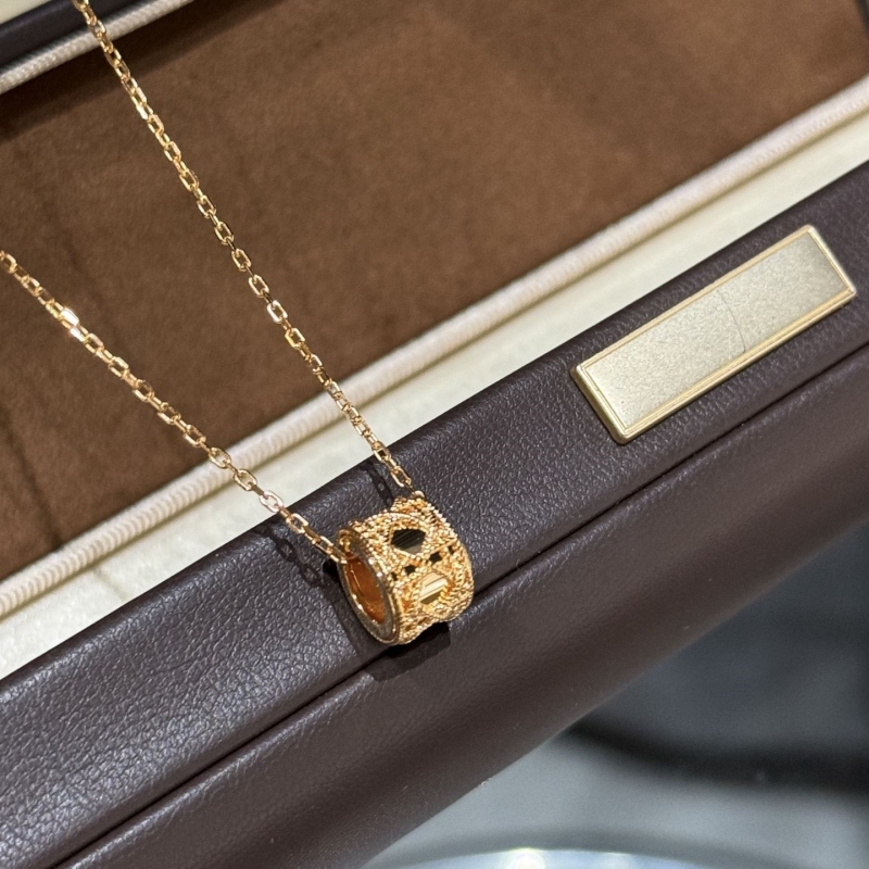 chr1st1an D10r necklaces